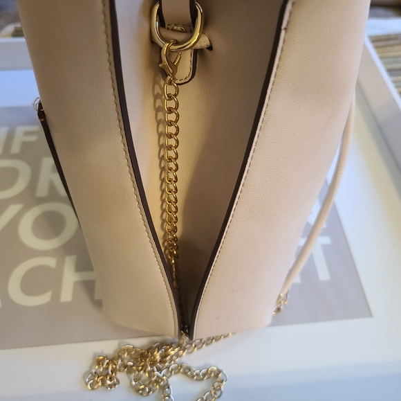 MELIE BIONCO LARGE CROSSBODY W GOLD CHAIN STRAP - Picture 10 of 15